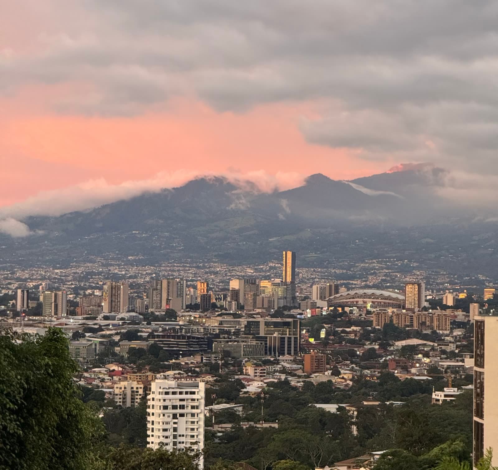 San José at sunset, seen from Escazú