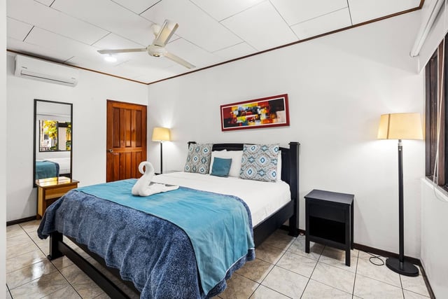 King room interior — Building A