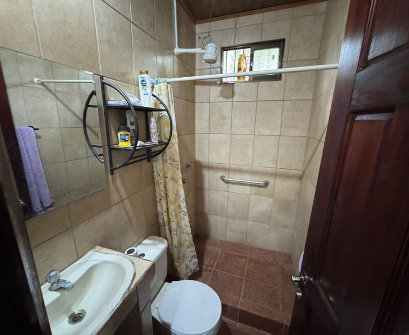 5400631B-9EFC-4702-A1A8-05F9E046E4E7_1_105_c