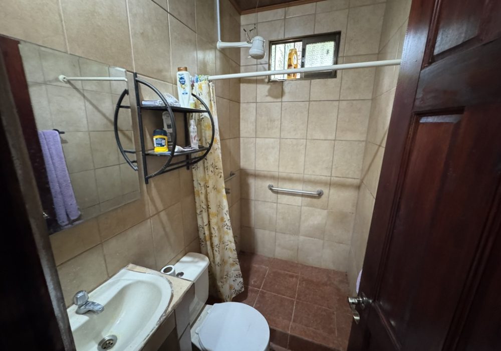 5400631B-9EFC-4702-A1A8-05F9E046E4E7_1_105_c